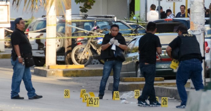  Tiroteo en Canc&uacute;n deja tres muertos