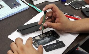 Con gran n&uacute;mero de asistentes comenzaron los talleres gratuitos de folclore y reparaci&oacute;n de celulares