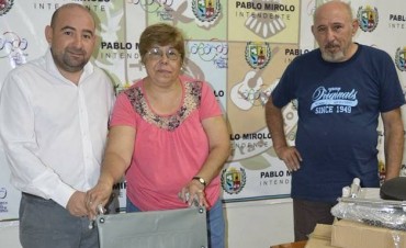 El intendente Mirolo entreg&oacute; una silla de ruedas para &ldquo;Rodry&rdquo; Brunet