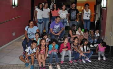 El Cine Renzi brind&oacute; una funci&oacute;n gratuita para los chicos de Suncho Corral