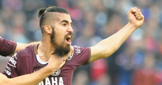 Boca abroch&oacute; su primer refuerzo: Junior Ben&iacute;tez