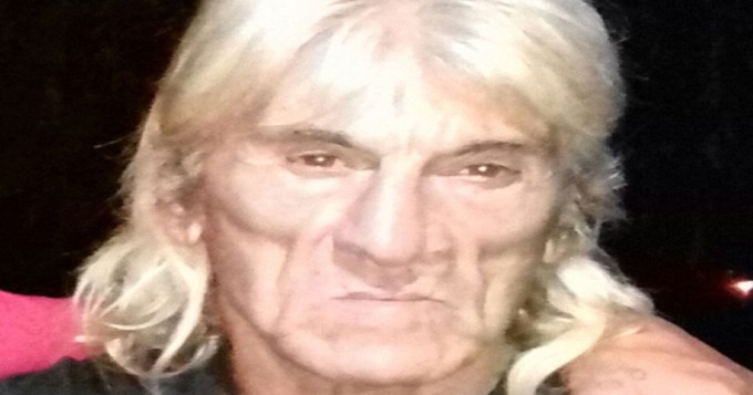 Descubri&oacute; al vecino bajo la cama de su esposa y lo mat&oacute; a palazos