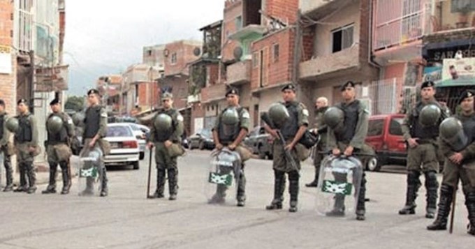 El gobierno pone a los gendarmes "en movimiento"