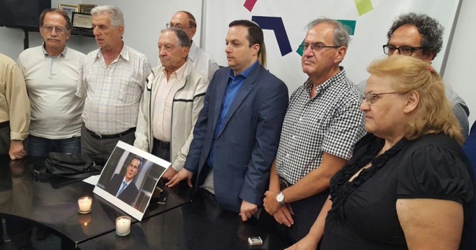 Encienden velas en homenaje a Nisman