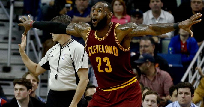 Lebron consigui&oacute; un triple doble pero los Cleveland siguen en ca&iacute;da