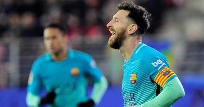 Messi la meti&oacute; en la goleada del Bar�a, que est&aacute; al acecho
