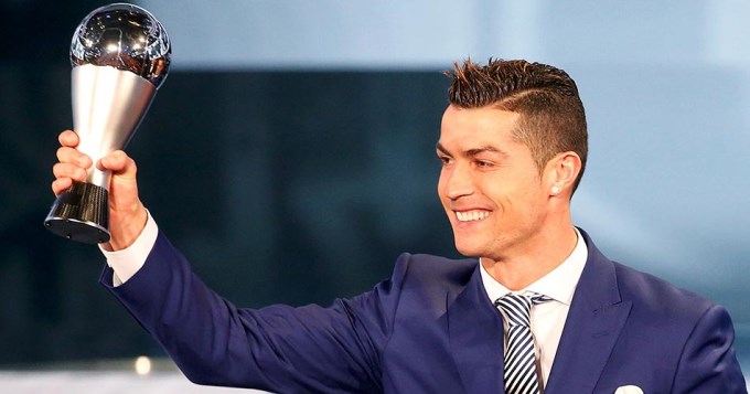 Ronaldo volvi&oacute; a ganarle a Messi y es "The Best"