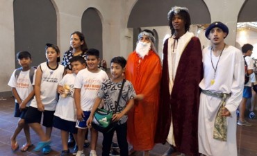 Los Reyes Magos visitaron a los chicos de la Colonia de Vacaciones del Gimnasio Municipal
