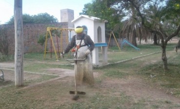 Desarrollo Social reforz&oacute; tareas de limpieza y desmalezamiento en varias plazas