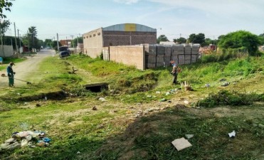 El municipio agasaj&oacute; a decenas de ni&ntilde;os en el barrio Banfield con regalos y espect&aacute;culos