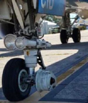 Avi&oacute;n de Austral perdi&oacute; una rueda en el despegue