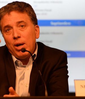 Dujovne asegur&oacute; que se "sobrecumpli&oacute;" la meta fiscal de 2017