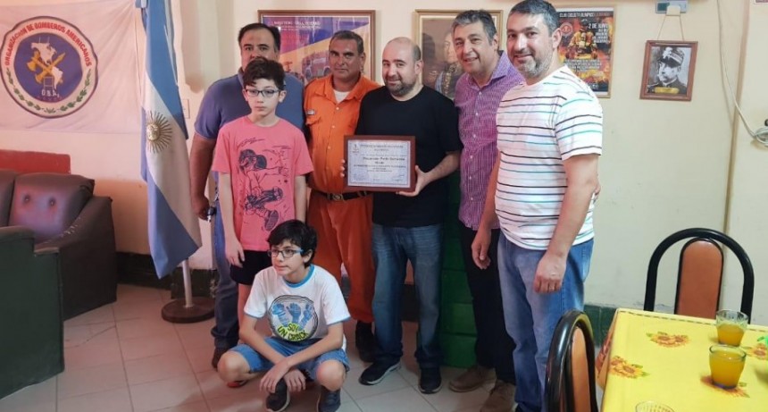 Mirolo visit&oacute; el cuartel de Bomberos Voluntarios y entreg&oacute; presentes navide&ntilde;os 