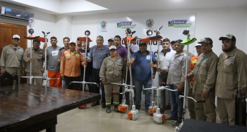  El intendente Roger Nediani realizó la entrega de herramientas de trabajo