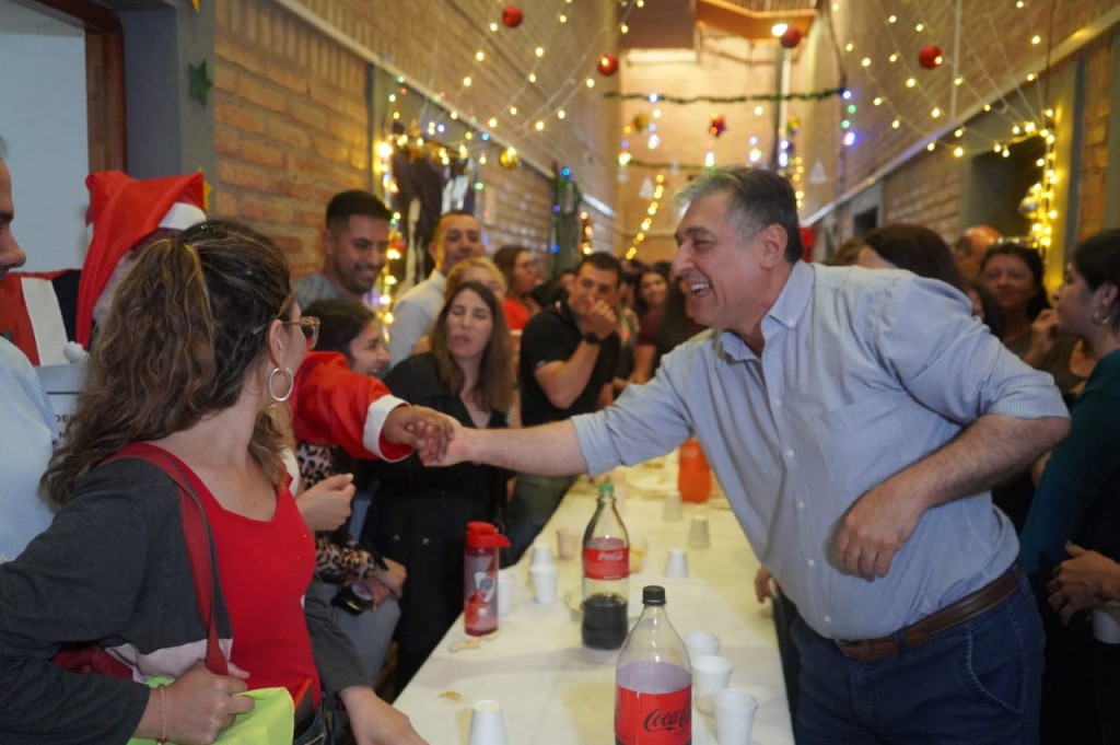 El intendente Roger E. Nediani agasajó a empleados municipales con un  brindis navideño