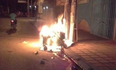  Repudio contra una nueva quema de contenedores de basura