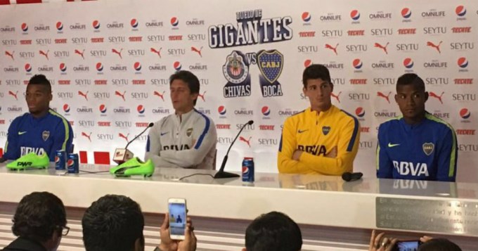 Boca juega con Chivas y hay que pagar para mirarlo