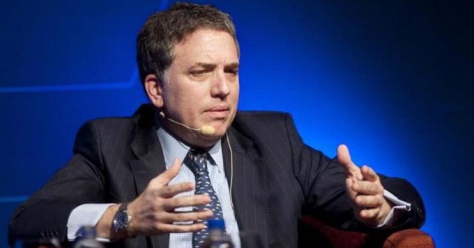 Dujovne: "La gente quiere m&aacute;s pesos"