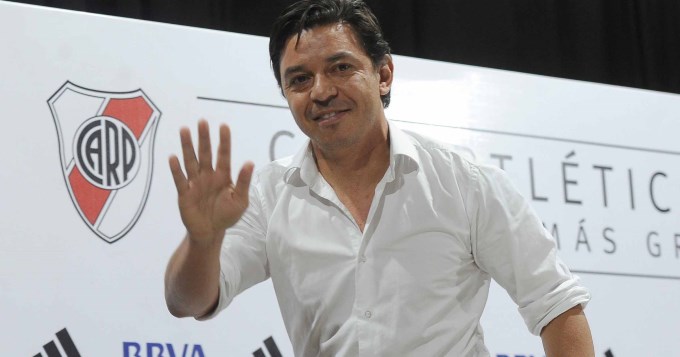 Gallardo busca refuerzos en Chile