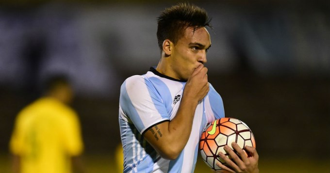 Lautaro Mart&iacute;nez quiere un lugar en la primera de Racing