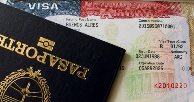 Trump orden&oacute; m&aacute;s restricciones para solicitar visas en Argentina