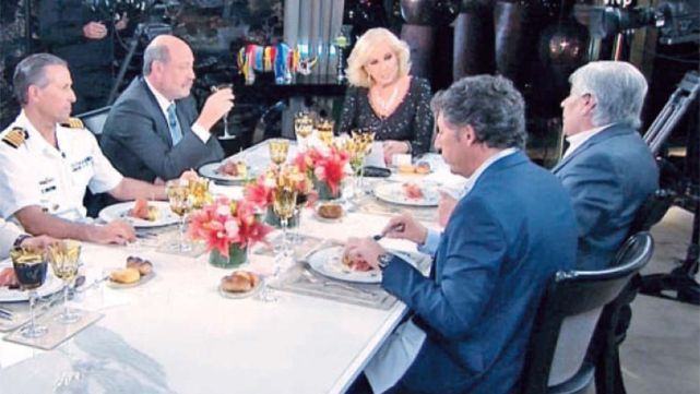 Moyano se sent&oacute; en la mesa de Mirtha y le peg&oacute; al Gobierno