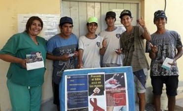 Se brind&oacute; capacitaci&oacute;n sobre VIH-Sida a un grupo de adolescentes del barrio Tabla Redonda
