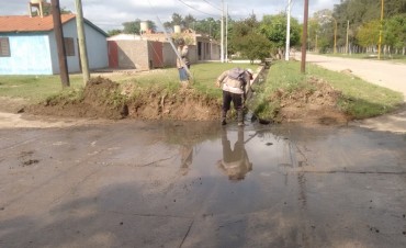 La comuna trabaja en la limpieza de desag&uuml;es y bocas de tormenta
