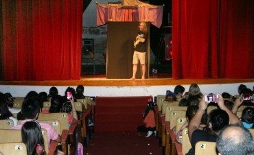 Con notable existo se present&oacute; &ldquo;Historias Sin Ton ni Son&rdquo; en el Renzi