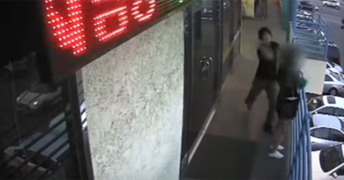 Bestia la atac&oacute; a martillazos en la cabeza a la vista de todos