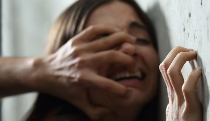 De terror: Padre viol&oacute; a su hija lesbiana