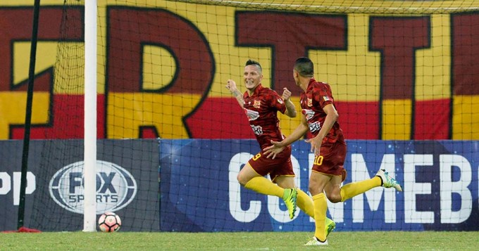 El Globo no levant&oacute; vuelo y se comi&oacute; una tricota en Venezuela