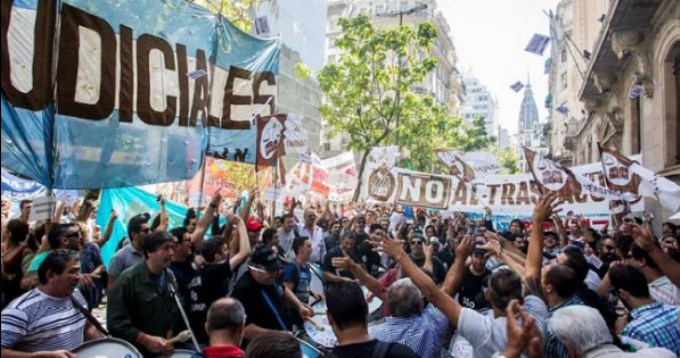 El paro de judiciales se extender&aacute; por 36 horas