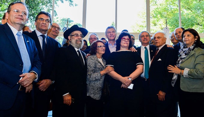 Macri, con familias de v&iacute;ctimas de la bomba a Embajada de Israel