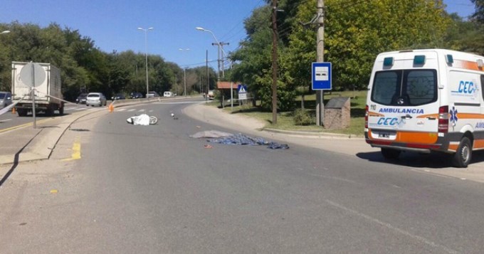 Madre e hija en moto mueren tras chocar?&nbsp;contra?&nbsp;cami&oacute;n?&nbsp;de piedras
