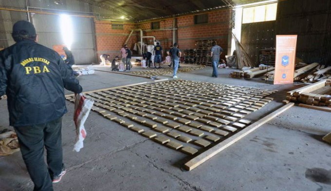 Secuestran media tonelada de marihuana en tres avionetas