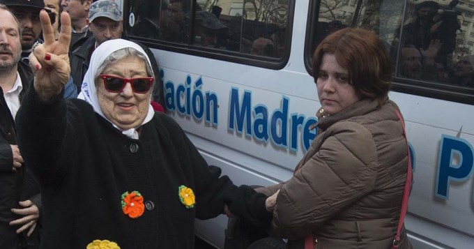 "Si nos quieren sacar de la plaza, les vuelo la casa de gobierno"