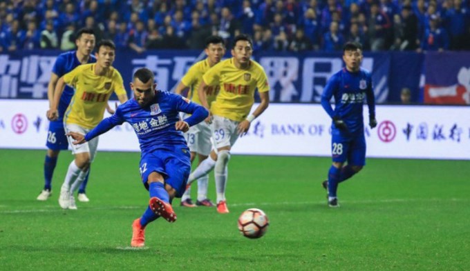 Tevez debut&oacute; con un gol y el Shangai gole&oacute;