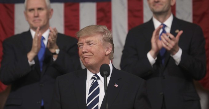 Trump abre la puerta a la reforma de inmigraci&oacute;n 