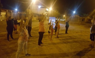 La Direcci&oacute;n de la Juventud dicta clases de ritmos latinos en el barrio Dorrego 