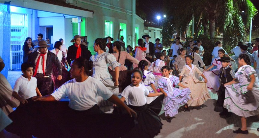 Imponente espect&aacute;culo de danzas en la apertura del ciclo 2018 de la Escuela Municipal de Folclore
