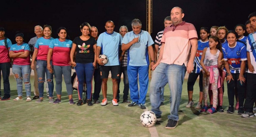 Mirolo hizo el lanzamiento de la temporada 2018 de f&uacute;tbol femenino
