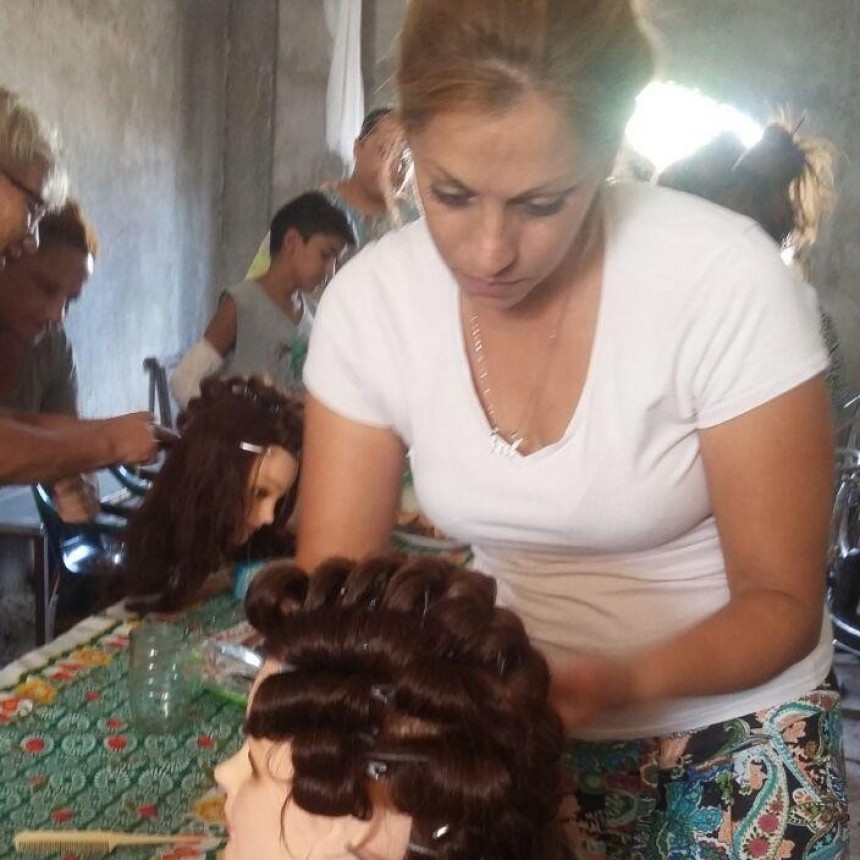 &ldquo;Mejoro mi vida&rdquo; dio inicio con talleres de oficios en el barrio 25 de Mayo