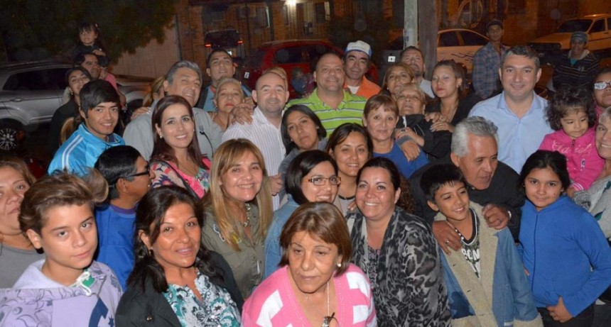  Vecinos de los barrios Primero de Mayo y La Isla coordinan tareas con las autoridades municipales