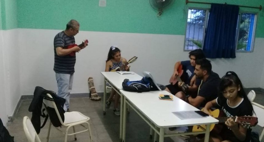  El municipio brinda talleres gratuitos para toda la comunidad en diferentes barrios de la ciudad