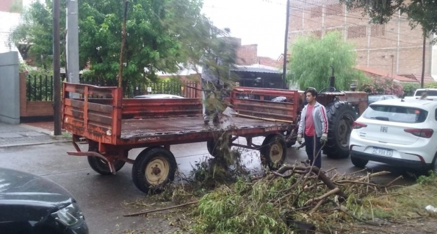 La Municipalidad trabaja en la asistencia de los sectores m&aacute;s afectados por el temporal de lluvia