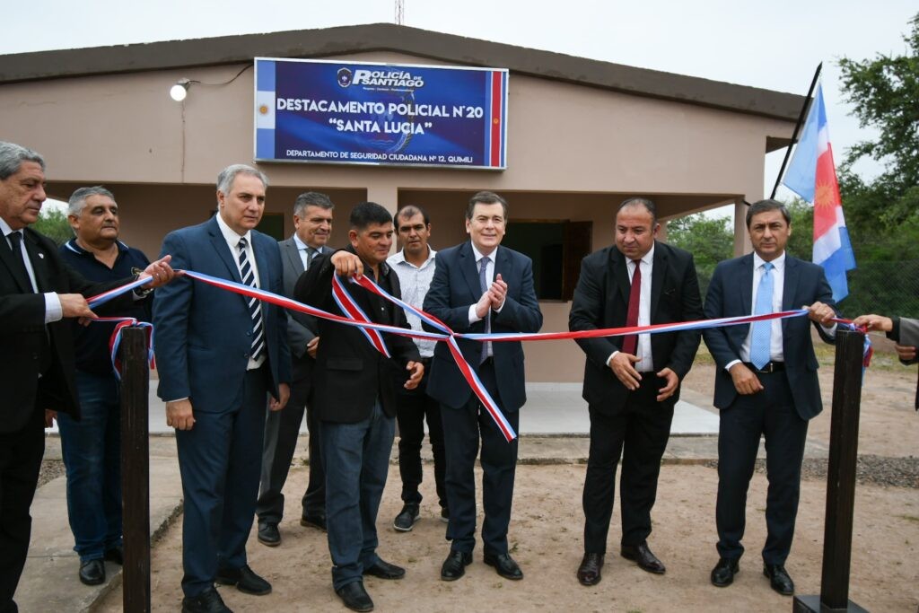 El Gobernador inauguró dos edificios educativos, un destacamento policial y entregó viviendas sociales en Santa Lucía