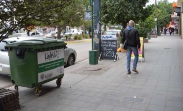 Comenz&oacute; la colocaci&oacute;n de contenedores y cestos de basura en La Banda 