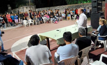 Entregan ayuda econ&oacute;mica al Club Social Deportivo Huaico Hondo