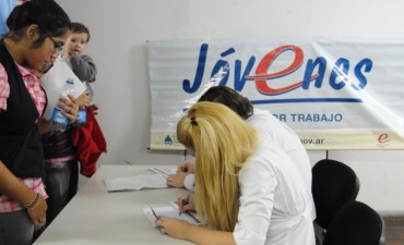 La Oficina de Empleo Municipal trabaja para insertar laboralmente a los j&oacute;venes   